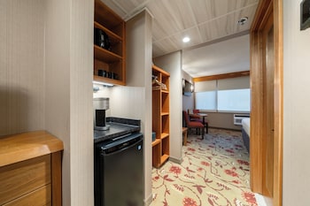 Superior Split Room.
