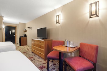 Superior Room 2 Queens