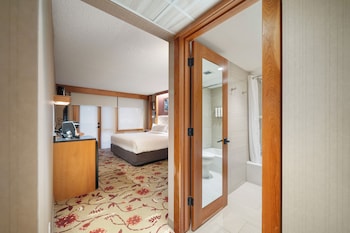 Superior Room, 1 King Bed, Balcony