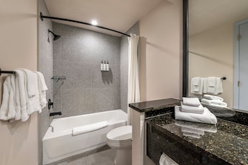 Standard Room, 1 King Bed, Pool View