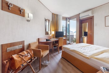Double Room, 1 Queen Bed