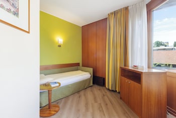 Junior Suite, Partial Lake View