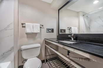 Deluxe Room, 1 King Bed, Non Smoking, Kitchenette