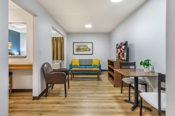 Suite, 1 Queen Bed with Sofa bed, Non Smoking