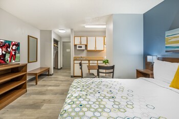 Studio, 1 Queen Bed, Non Smoking