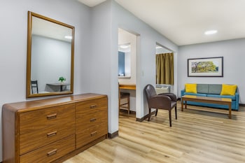 Suite, 1 Queen Bed with Sofa bed, Non Smoking
