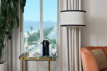 Suite, 1 King Bed, City View