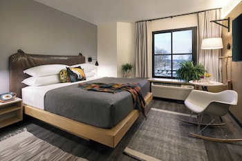 Suite, 1 Bedroom, Transfer Shower