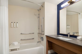 Deluxe Room, 2 Queen Beds (Mobility Accessible, Tub)