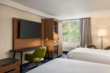 Deluxe Room, 2 Queen Beds (Mobility Accessible, Tub)