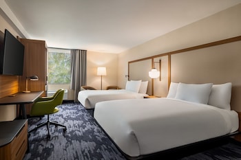 Deluxe Room, 2 Queen Beds (Mobility Accessible, Tub)