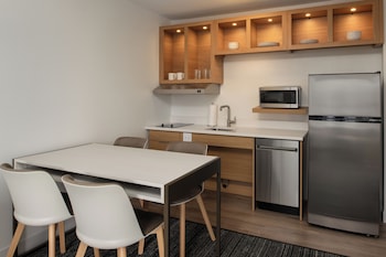 Suite, 1 Bedroom, Lake View (Mobility Accessible, Tub)