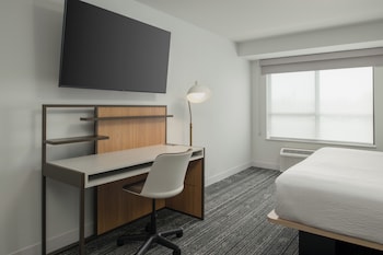 Studio Suite, 1 King Bed with Sofa bed, Lake View (Hearing Accessible)