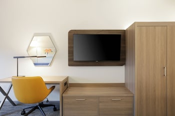 Standard Room, 1 King Bed (Extra Floor Space)