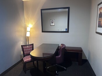 Room, 1 Queen Bed, Accessible, Non Smoking (Mobility with Roll in Shower)