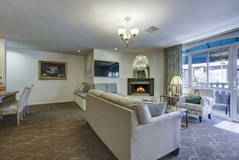 Luxury King Suite (non-pet friendly)