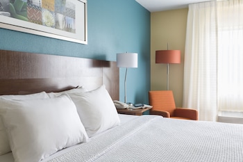 Room, 1 King Bed (Hearing Accessible)