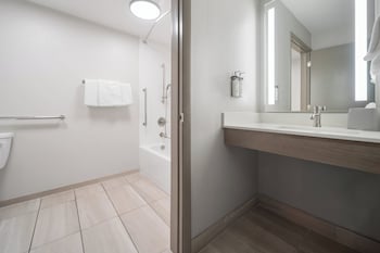 Standard Room, 2 Queen Beds, Balcony