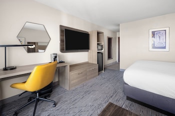 Standard Room, 1 King Bed, Balcony