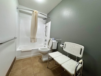 Standard Room, 2 Queen Beds, Accessible, Bathtub