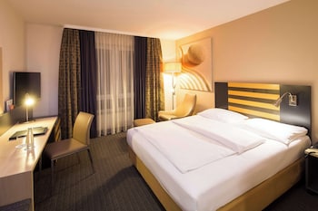 Deluxe Room, 1 King Bed