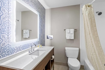 Suite, 1 Queen Bed, Non Smoking