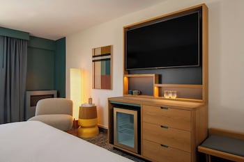 Room, 1 King Bed, Corner