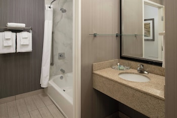 Room, 2 Queen Beds, Hearing Accessible (Roll-in Shower)