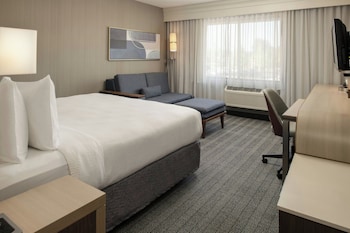 Room, 1 King Bed, Hearing Accessible (Accessible Bathtub)