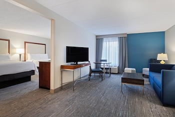 Suite, 1 King Bed, Accessible Bathtub (Mobility)