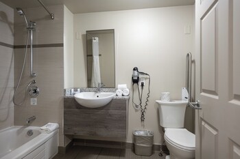 Room, 1 Queen Bed, Accessible, Non Smoking (Mobility, Water Front)