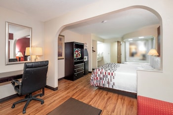 Standard Suite, 1 King Bed, Smoking, Jetted Tub