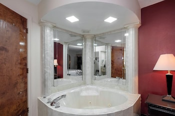 Standard Suite, 1 King Bed, Smoking, Jetted Tub
