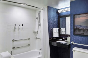Room, 1 King Bed (Mobility/Hearing Accessible, Tub)