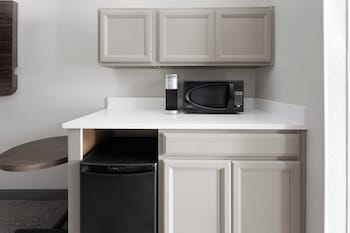 Suite, 1 King Bed, Accessible (Communication, Roll-In Shower)