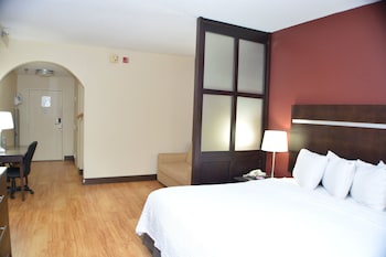 Suite, 1 King Bed, Accessible (Roll-In Shower, Smoke Free)