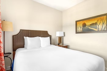 1 BEDROOM 1 QUEEN SUITE PLUS