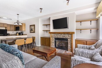 1 BEDROOM 1 KING DELUXE SUITE AND BALCONY