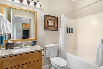 2 BEDROOM 1 KING 1 QUEEN SUITE PLUS