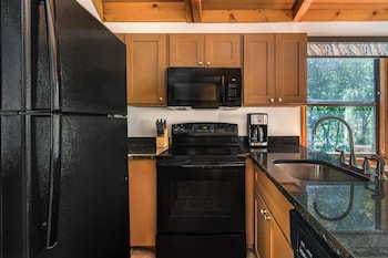 2 BEDROOM 1 KNG 1 QN 2 TWINS CHALET WITH LOFT