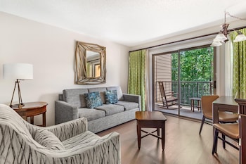 1 BEDROOM 1 KING OR QUEEN SUITE WITH BALCONY
