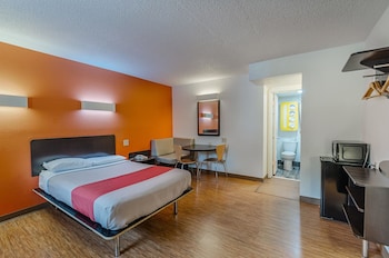 1 Full Bed, Smoking, Micfridge