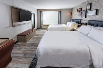 Room, 2 Queen Beds, Hearing Accessible (Roll-in Shower)