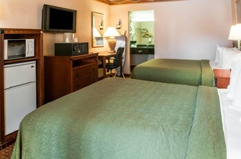 Room, 2 Queen Beds, Accessible, Non Smoking
