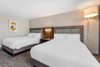 Standard Room, 2 Queen Beds (Mobility, Roll-In Shower)