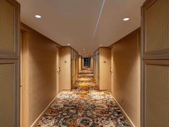 Privilege, Twin Room, 2 Twin Beds, City View