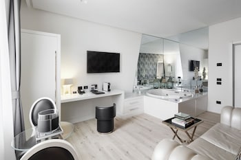 Luxury Suite, Hot Tub (Spa access)