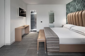 Suite, Hot Tub (Spa access)