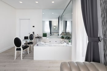 Luxury Suite, Hot Tub (Spa access)