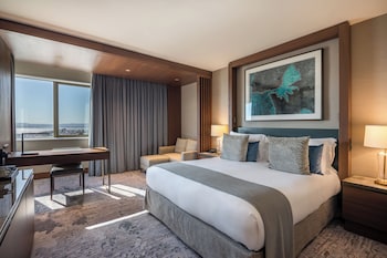 Classic Room, 1 Queen Bed, City View